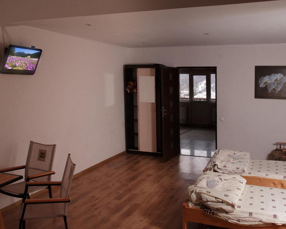 Hotel U Dvori à Podgorodtsy Extérieur photo
