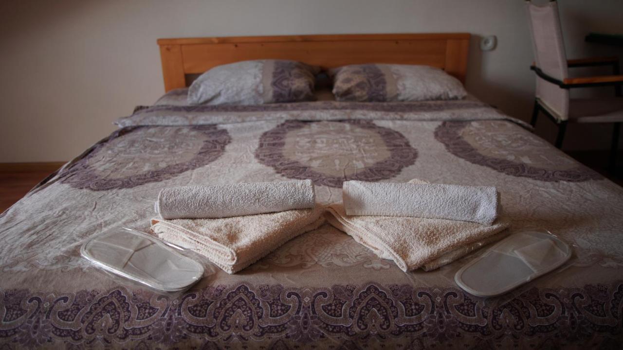 Hotel U Dvori à Podgorodtsy Extérieur photo