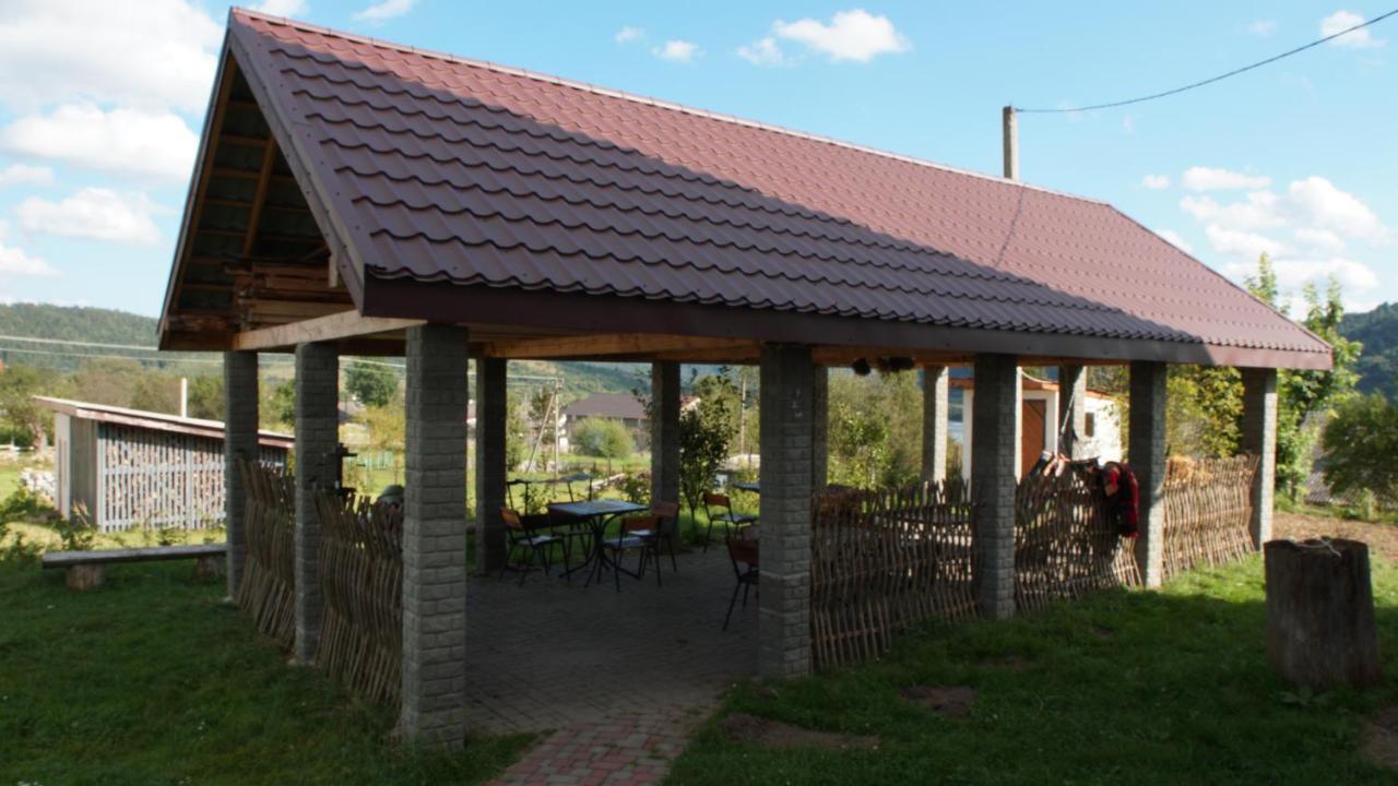 Hotel U Dvori à Podgorodtsy Extérieur photo