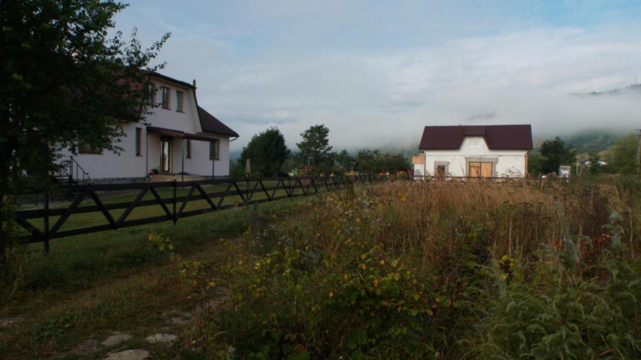 Hotel U Dvori à Podgorodtsy Extérieur photo