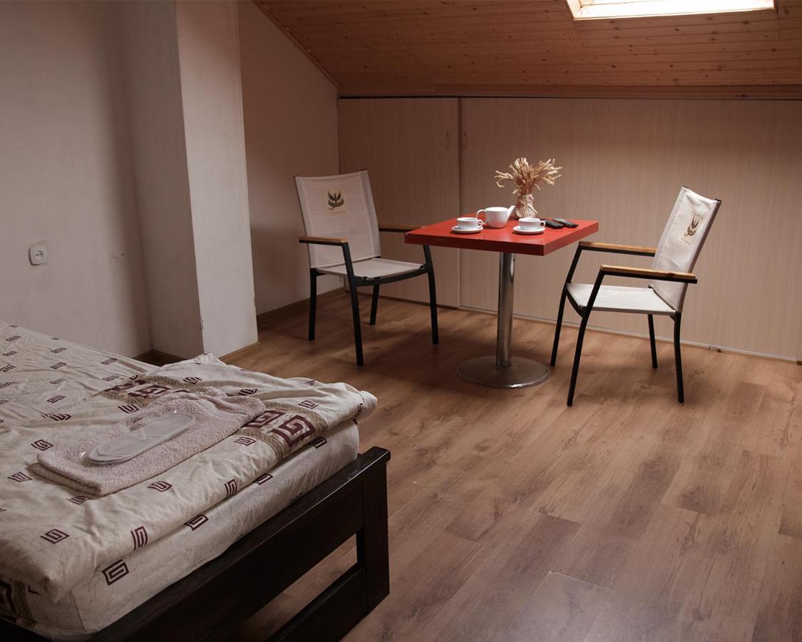 Hotel U Dvori à Podgorodtsy Extérieur photo